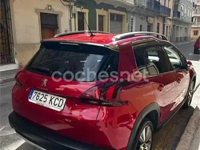 Usado Peugeot 2008 Allure 120 CV (88 kW) 2017 Rojo SUV