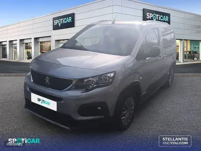 Usado Peugeot Rifter Allure 100 CV (73 kW) 2023 Gris Monovolumen