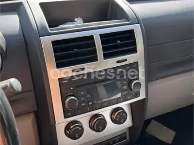 Usado Dodge Nitro SXT 177 CV (130 kW) 2009 Granate SUV