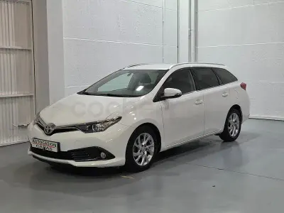 Usado Toyota Auris Business Edition 90 CV (66 kW) 2016 Blanco Familiar