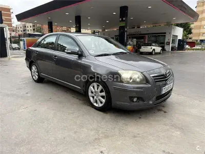 Usado Toyota Avensis Executive 116 CV (85 kW) 2007 Gris / plata Berlina