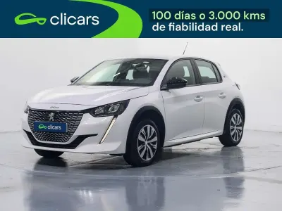 Usado Peugeot e-208 Active 100 kW (136 CV) 2023 Blanco Utilitario