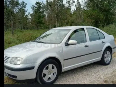 Usado VW Bora Highline 115 CV (84 kW) 2002 Gris / plata Berlina