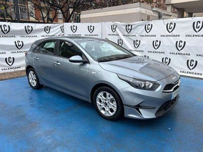 Usado Kia Ceed 120 CV (88 kW) 2024 Gris Utilitario