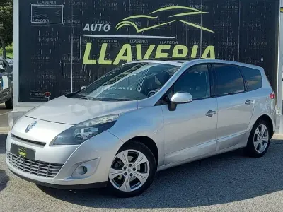 Usado Renault Grand Scénic II Dynamique 130 CV (95 kW) 2009 Gris / plata Monovolumen