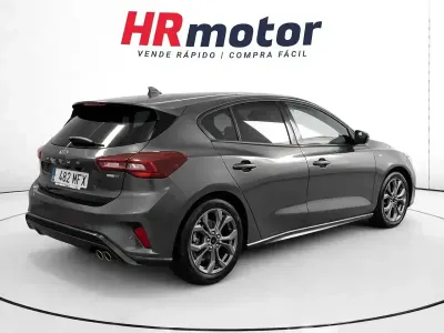 Używany Ford Focus ST-Line 155 KM (114 kW) 2023 Szary Sedan/Limuzyna