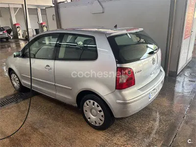 Usado VW Polo Conceptline 65 CV (47 kW) 2002 Gris / plata Berlina