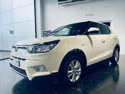 Blanco Usado 2015 Ssangyong (KGM) Tivoli SUV | 11.400 € (Precio justo)