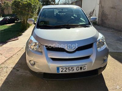 Usado Toyota Urban Cruiser Active 90 CV (66 kW) 2010 Gris / plata Utilitario