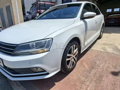 Usado VW Jetta Sportline 110 CV (80 kW) 2015 Blanco Berlina