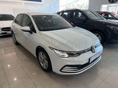 Usado VW Golf VIII Life 130 CV (95 kW) 2023 Blanco Berlina
