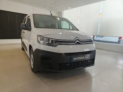 Usado Citroën Berlingo Live 102 CV (75 kW) 2020 Blanco Monovolumen