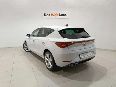 Usado Seat Leon FR 204 CV (150 kW) 2025 Blanco Berlina