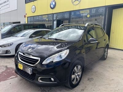 Usado Peugeot 2008 Active 100 CV (73 kW) 2015 Negro SUV
