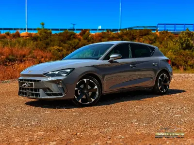 Usado Cupra Leon 150 CV (110 kW) 2025 Gris