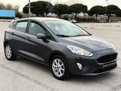 Usado Ford Fiesta Trend 85 CV (62 kW) 2018 Gris / plata Utilitario