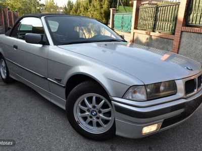 Plateado Usado 2000 BMW 318 Cabriolet Exclusive Descapotable | 9700 €