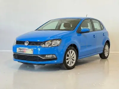 Usado VW Polo Advance 70 CV (51 kW) 2014 Azul Berlina