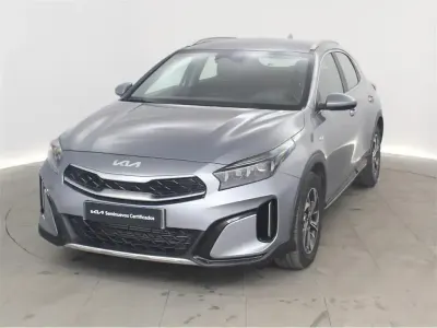 Usado Kia XCeed 100 HP (73 kW) 2025 Cinzento SUV