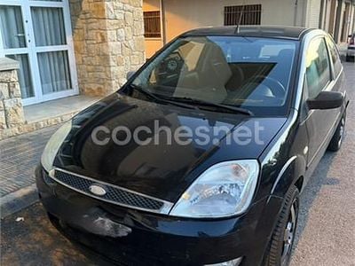Usado Ford Fiesta Trend 68 CV (50 kW) 2004 Negro Utilitario