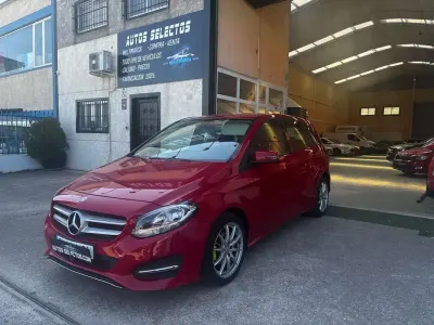 Usado Mercedes B180 109 CV (80 kW) 2016 Rojo Monovolumen