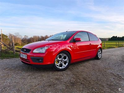 Usado Ford Focus Trend 115 CV (84 kW) 2008 Rojo Berlina