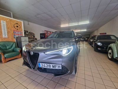 Usado Alfa Romeo Stelvio Executive 190 CV (139 kW) 2019 Gris / plata SUV