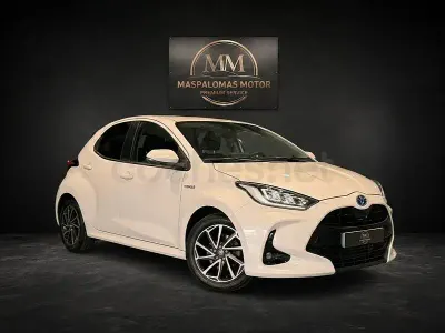 Usado Toyota Yaris Hybrid Business Edition 116 CV (85 kW) 2021 Blanco Berlina