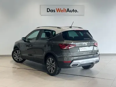Usado Seat Arona Xperience 115 CV (84 kW) 2025 Gris SUV