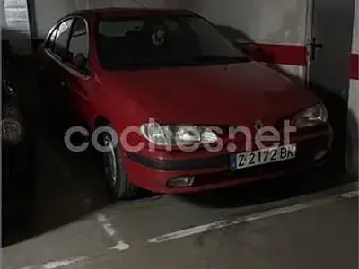 Usado Renault Mégane 75 CV (55 kW) 1998 Rojo Berlina