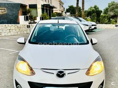 Usado Mazda 2 Style 75 CV (55 kW) 2014 Blanco Berlina