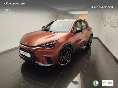 Usado Lexus LBX 136 CV (100 kW) 2025 Gris / plata SUV