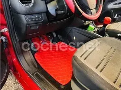 Usado Fiat Punto Evo Dynamic 95 CV (69 kW) 2011 Granate Utilitario