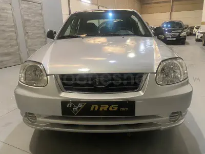 Usado Hyundai Accent 81 CV (59 kW) 2004 Gris / plata Berlina