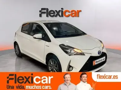 Usado Toyota Yaris Hybrid Active 100 CV (73 kW) 2019 Blanco
