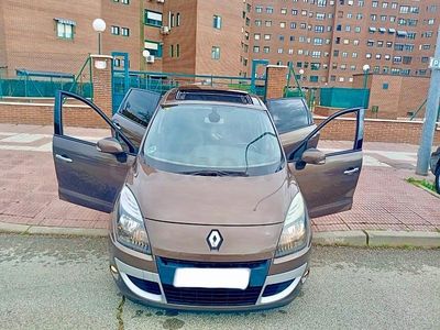 Usado Renault Scénic III Dynamique 130 CV (95 kW) 2010 Marrón Monovolumen