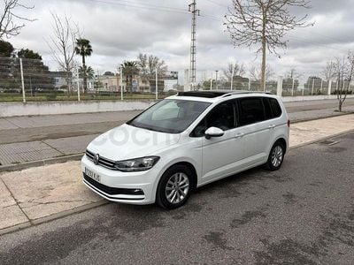 Usado VW Touran Advance 115 CV (84 kW) 2018 Blanco Monovolumen
