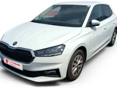 Usado Skoda Fabia Selection 95 CV (69 kW) 2024 Blanco Utilitario