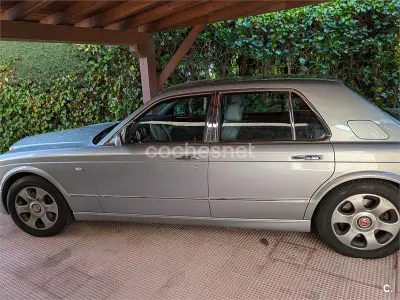 Usado Bentley Arnage 400 CV (294 kW) 2000 Gris / plata Berlina
