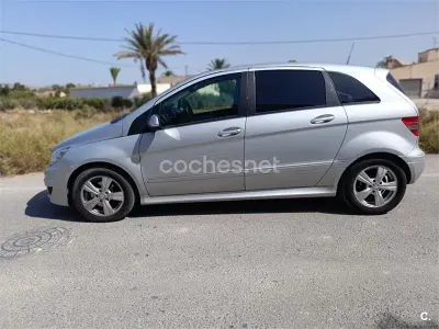 Usado Mercedes B200 140 CV (102 kW) 2010 Blanco Monovolumen