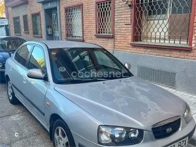 Usado Hyundai Elantra GLS 107 CV (78 kW) 2002 Blanco Berlina
