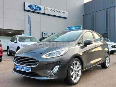 Usado Ford Fiesta Titanium 100 CV (73 kW) 2017 Gris / plata Utilitario