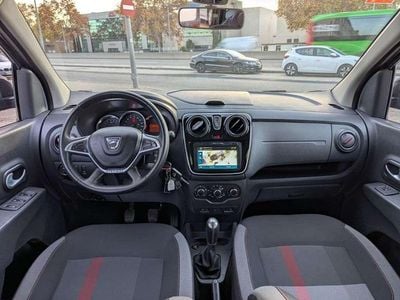 Usado Dacia Lodgy Comfort 131 CV (96 kW) 2019 Gris Monovolumen
