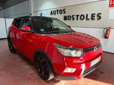 Usado SsangYong Tivoli Limited 115 HP (84 kW) 2017 Vermelho SUV