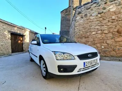 Usado Ford Focus Sport 116 CV (85 kW) 2007 Blanco Utilitario