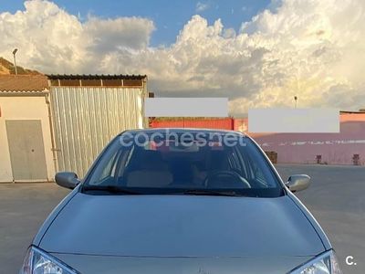 Gris / plata Usado 2004 Renault Mégane II Authentique Berlina | 2500 € (Un poco caro)