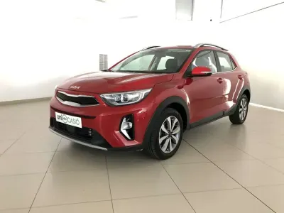 Usado Kia Stonic 101 CV (74 kW) 2022 Rojo SUV