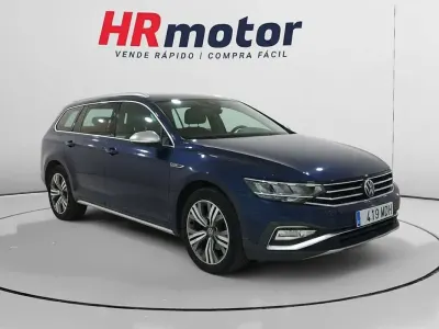 Usado VW Passat Alltrack 200 CV (147 kW) 2023 Azul Familiar