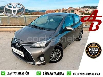 Gris / plata Usado 2017 Toyota Yaris Active Berlina | 10.990 € (Precio justo)