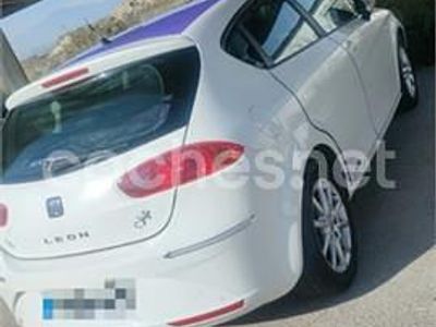 Usado Seat Leon Style 105 CV (77 kW) 2011 Blanco Berlina